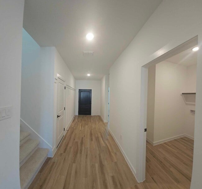 Building Photo - 8414 Bay Oaks Dr