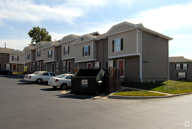 Building Photo - Woodland Village Apartments