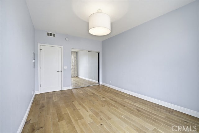 Building Photo - 14115 Moorpark St