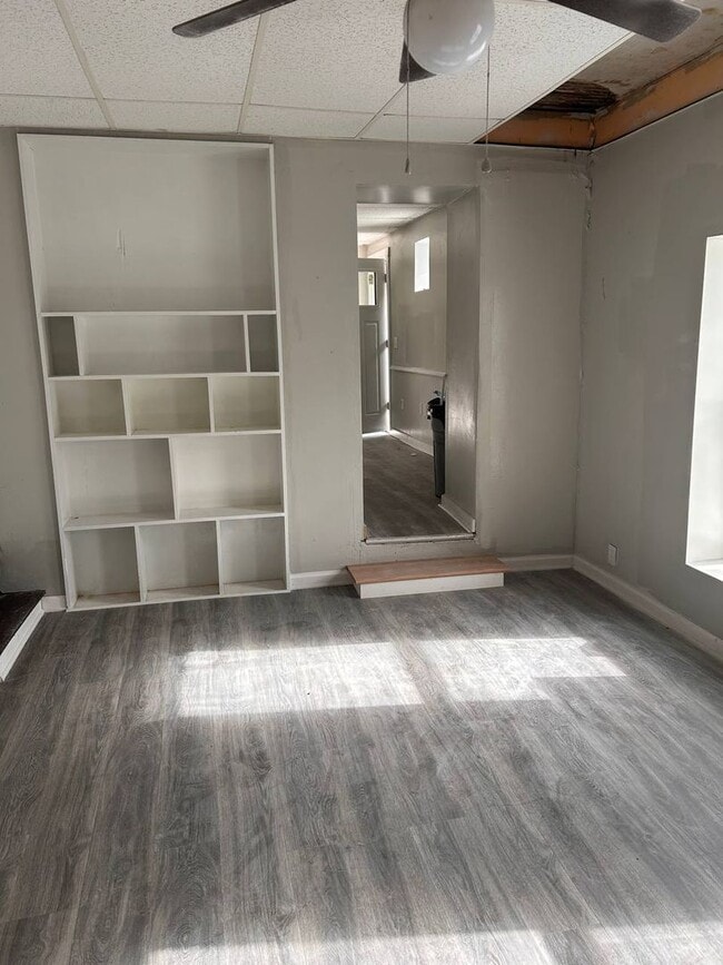 Building Photo - Spacious Home