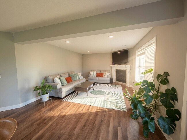 Building Photo - 4782 Martingale Dr