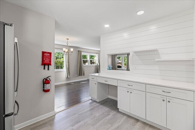 Building Photo - 116 Barclay Dr