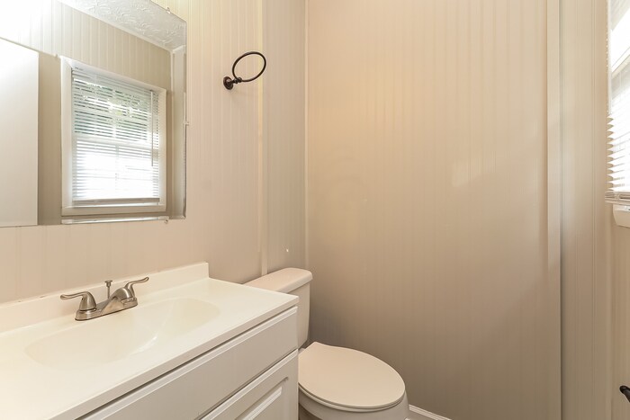 Building Photo - 207 Osmond Dr