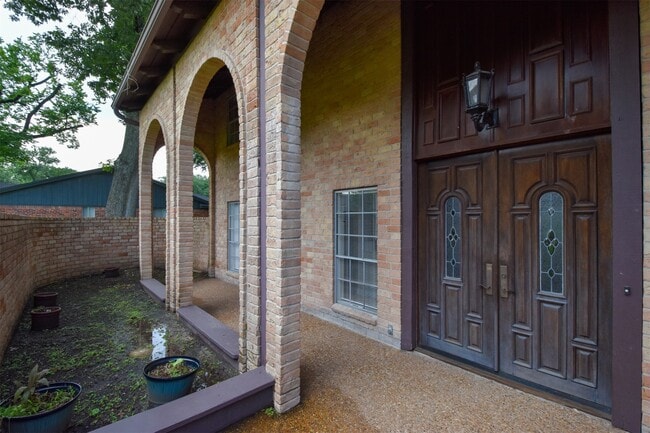 Building Photo - 18603 Point Lookout Dr