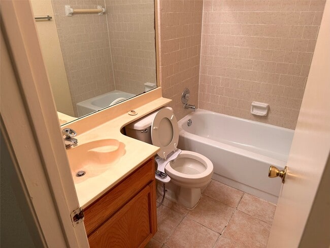 Building Photo - 2831 Lakefield Way