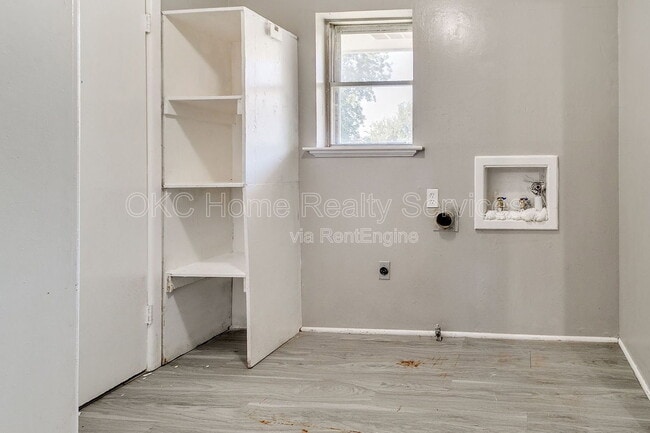 Building Photo - 8712 NE 25th St