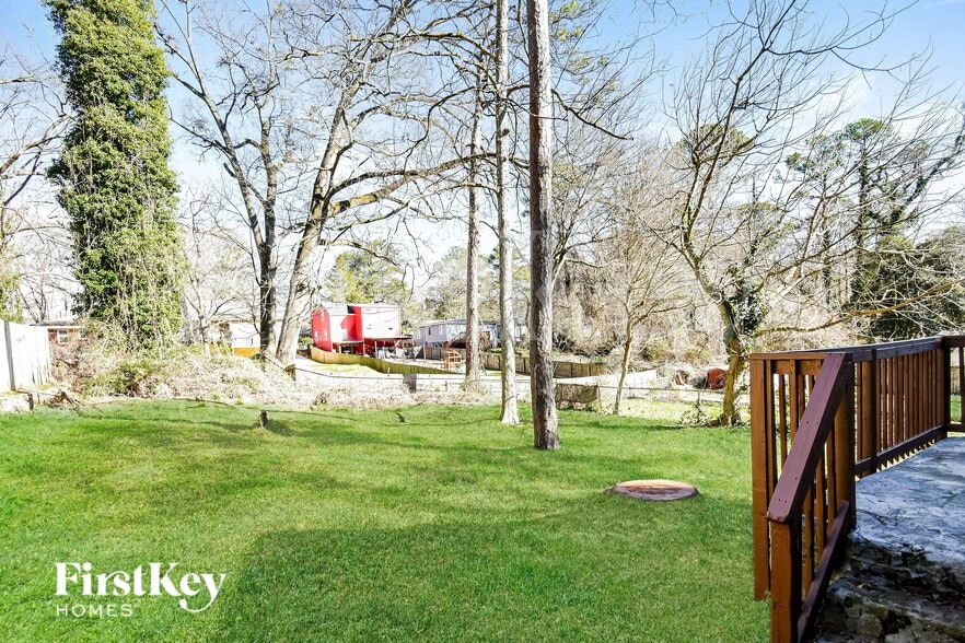 Building Photo - 1567 Mayflower Ave SW