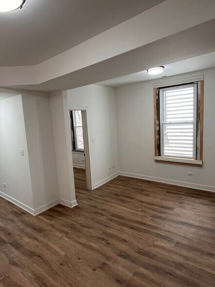 living room - 1518 W Augusta Blvd