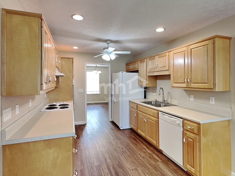Building Photo - 308 Bluefield Ln