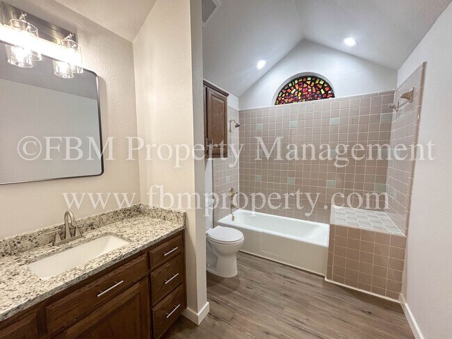 Building Photo - 806 Cresside Ln