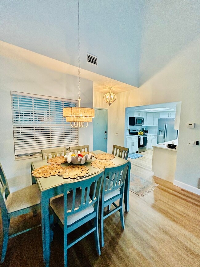 Building Photo - 4303 Sea Mist Dr