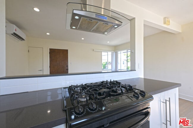 Building Photo - 3101 Arizona Ave