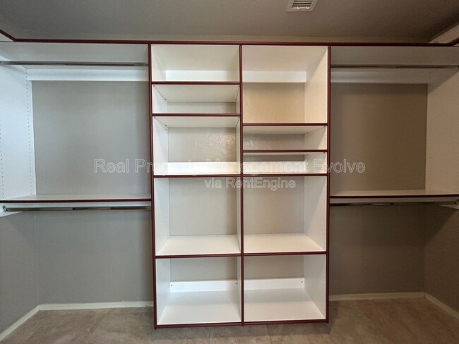 Building Photo - 774 E Maria Ln