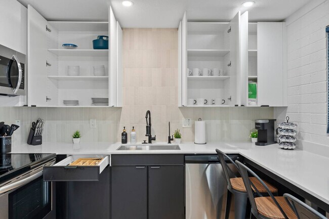 Building Photo - 4407 N 13th Pl