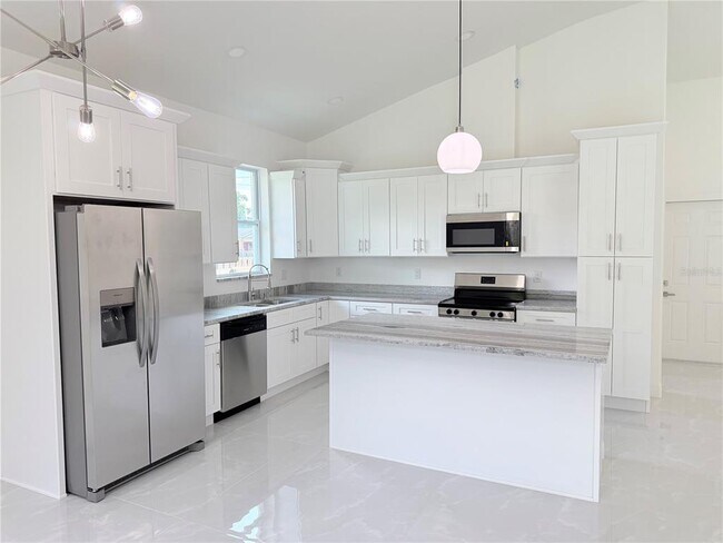 Building Photo - 1029 S 66th St