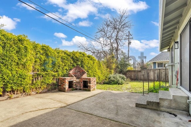 Building Photo - 25 Leslie Ct