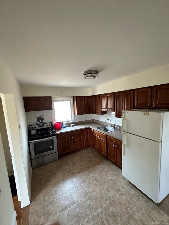 Building Photo - 137 Nassau Blvd
