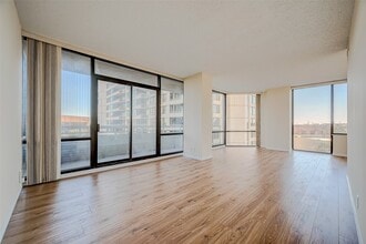 Building Photo - 14 Greenway Plz