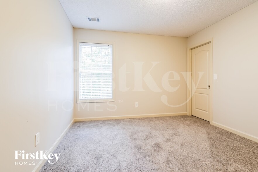 Building Photo - 894 Hawk Creek Trail