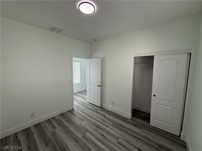 Building Photo - 5568 Jelsma Ave