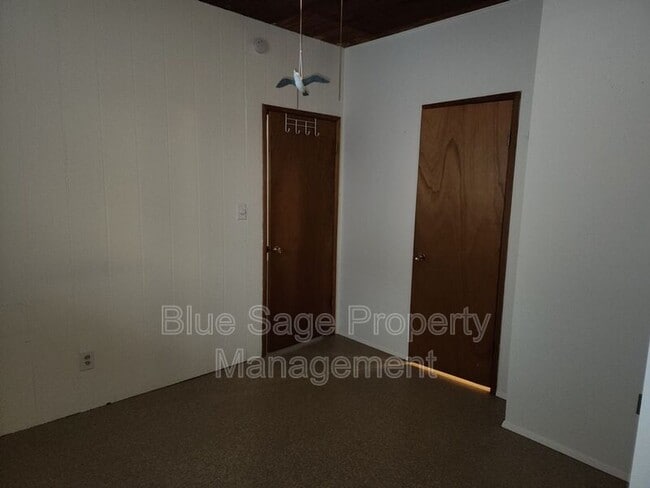 Building Photo - 500 S 3rd Pl