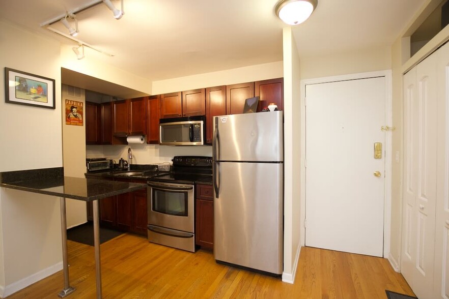 Building Photo - 4180 N Marine Dr