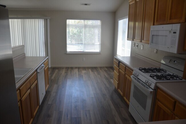 Building Photo - 5163 Tehachapi Way