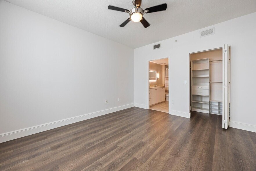 Building Photo - 804 E Windward Way