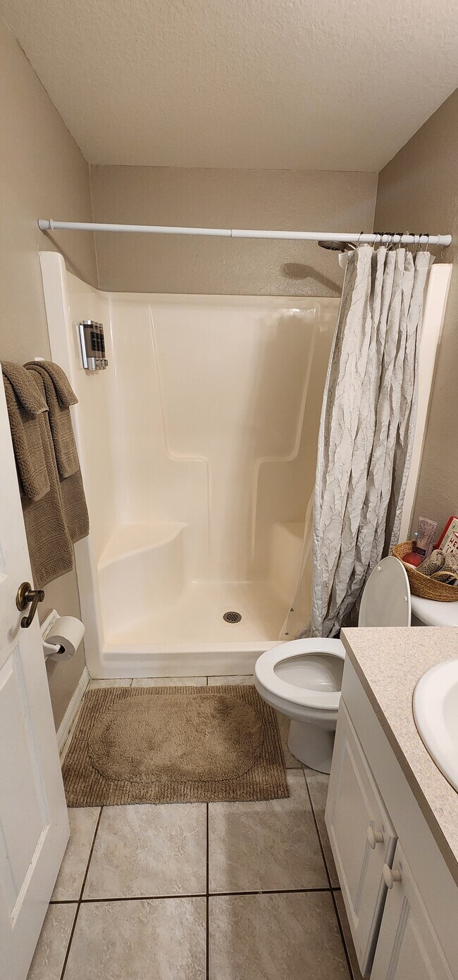 Building Photo - Pink 45th