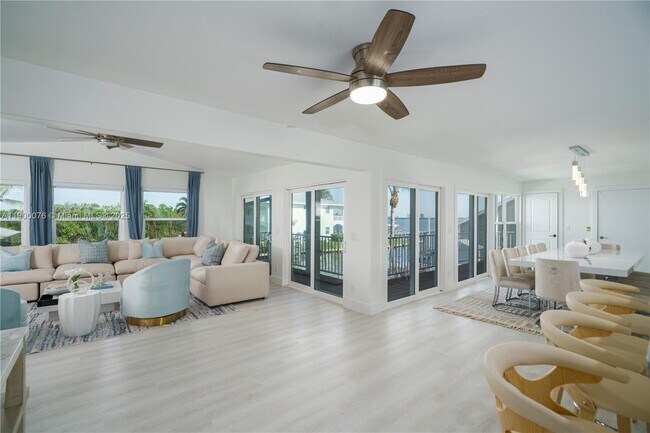 Building Photo - 474 Peninsula Dr