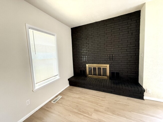 Building Photo - 901 Wolverton St