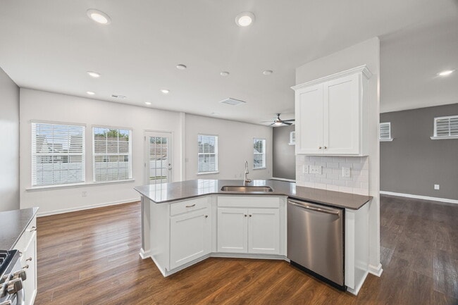 Building Photo - "Spacious 4-Bedroom Home Located In Desirable Walnut Creek Development"