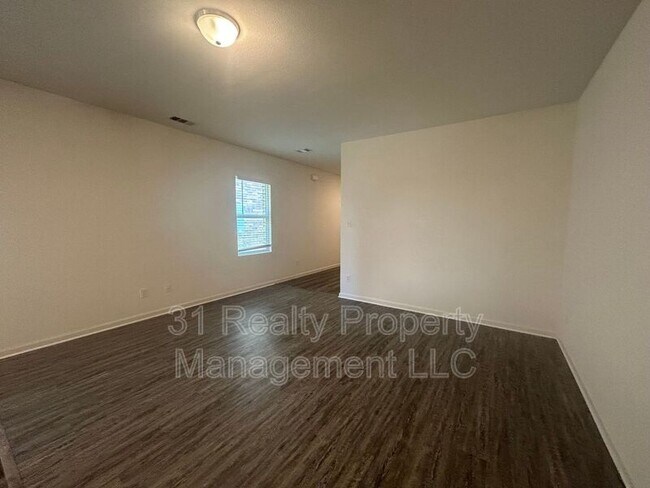 Building Photo - 1805 Chapel Hl Rd