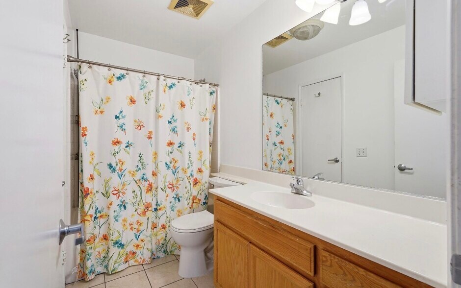 Building Photo - 5325 Newcastle Ave