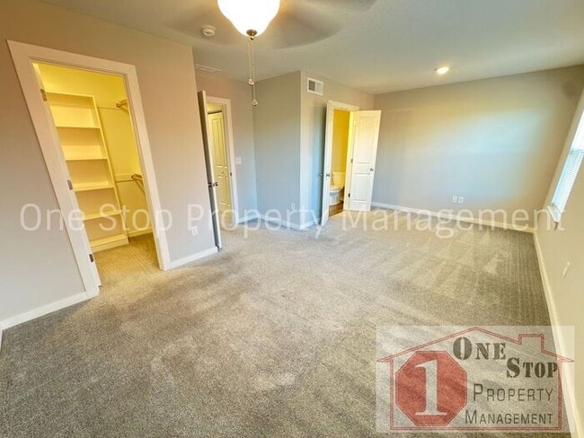 Building Photo - 3 Bedroom / 2.5 Bathroom Townhome in Louisburg, KS!