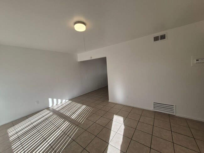 Building Photo - 160
