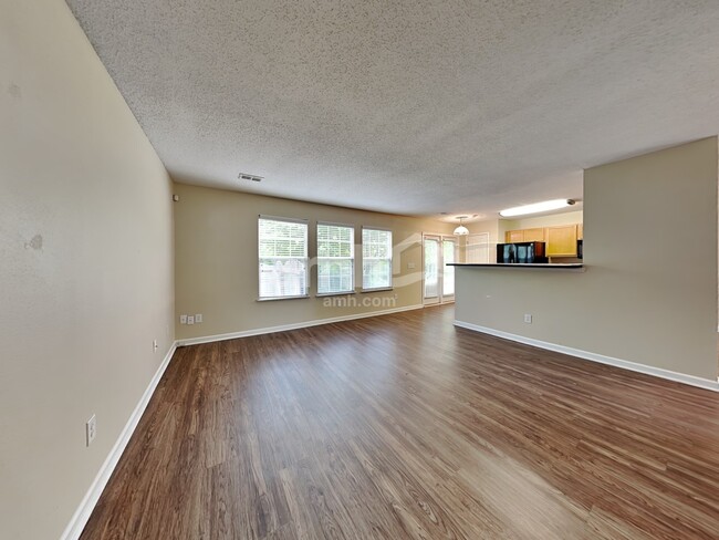 Building Photo - 515 Kingsman Ln