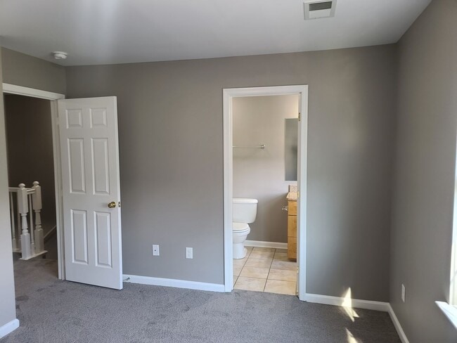Building Photo - 3 Bedroom 2 1/2 bath Townhome for Rent in Waynesboro