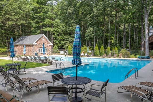 Building Photo - October's rent is FREE! Spacious 2 Bedroom...