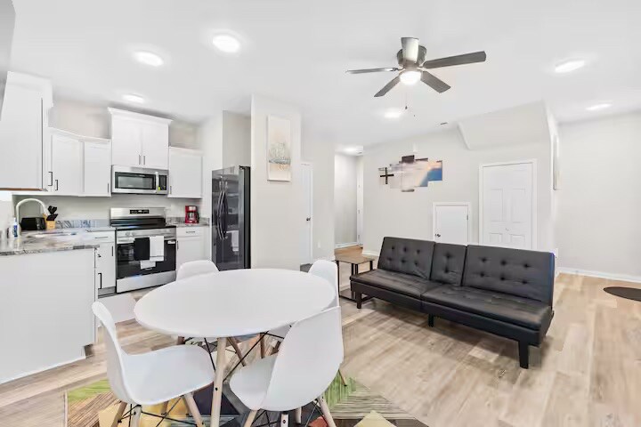 Building Photo - Room in Townhome on Kings Mountain St