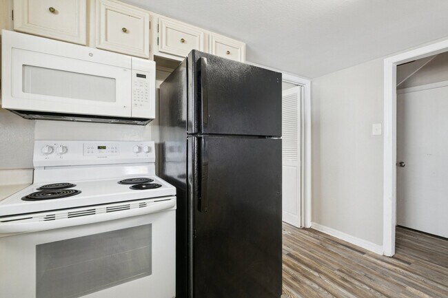 Building Photo - 4001 Georgetown Dr