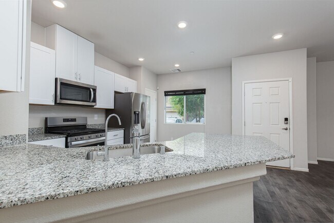 Building Photo - Newer three bedroom unit in gated communit...