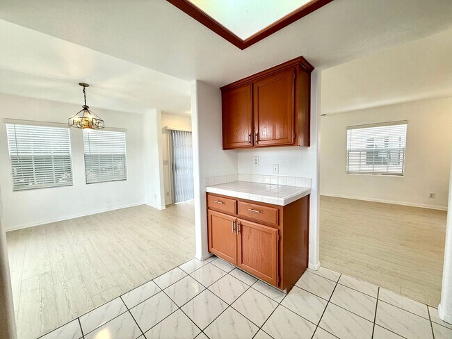 Building Photo - Cozy Renovated Townhome in Gardena!