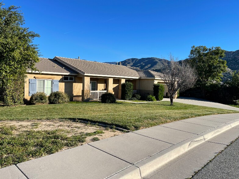 Building Photo - 1002 Calderon Wy