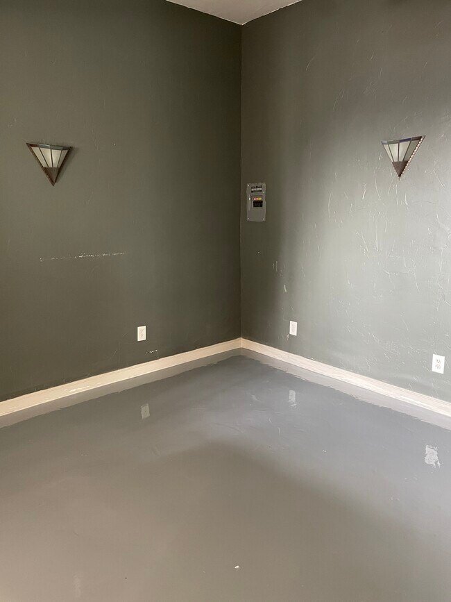 New epoxy flooring - 1126 Buelah Ave