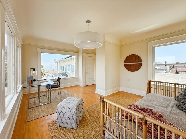 Building Photo - Beautiful 4BR+/3.5BA Edwardian Single-Fami...