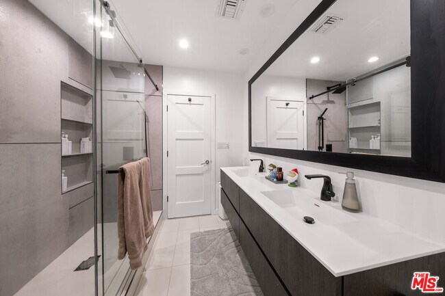 Building Photo - 3144 Corda Dr