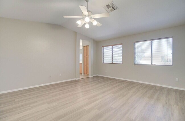Building Photo - 2026 E County Down Dr