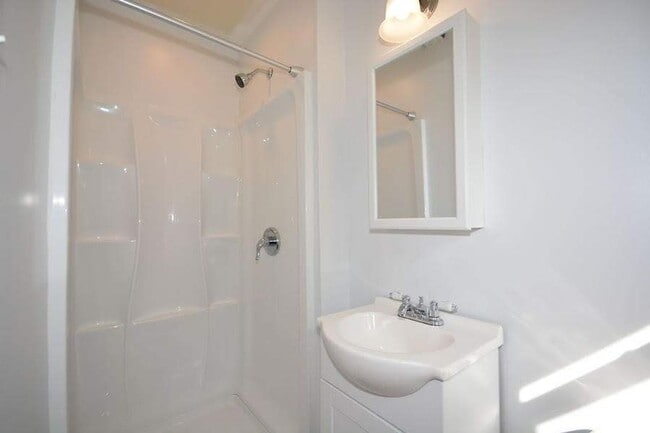 Building Photo - 4 Bed/3 Bath home w/fenced yard in Augusta...