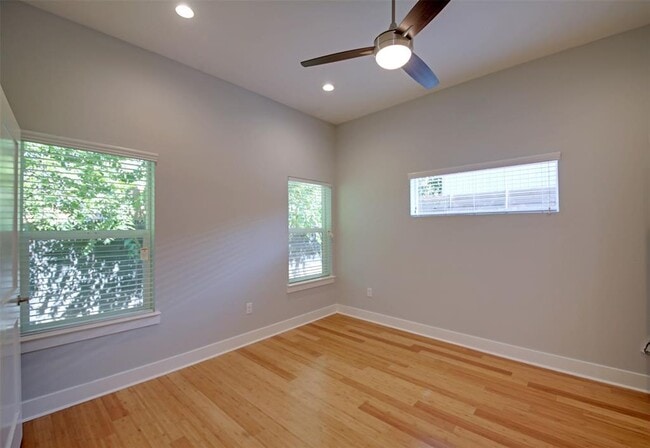 Building Photo - 7600 Carver Ave